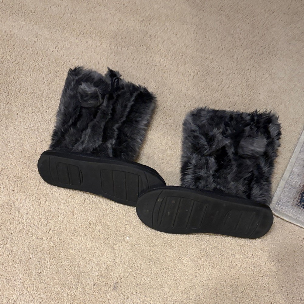 Cozy Faux Fur Winter Boots in Gray